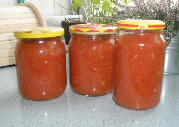 Fotografia przedstawiająca Sos pomidorowy z cukinią