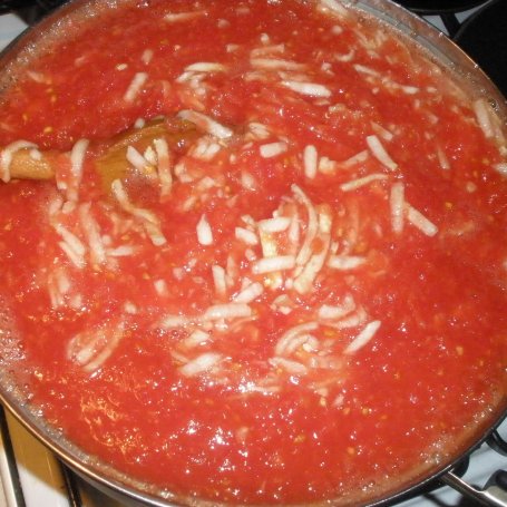 Krok 3 - Sos pomidorowy z cukinią foto