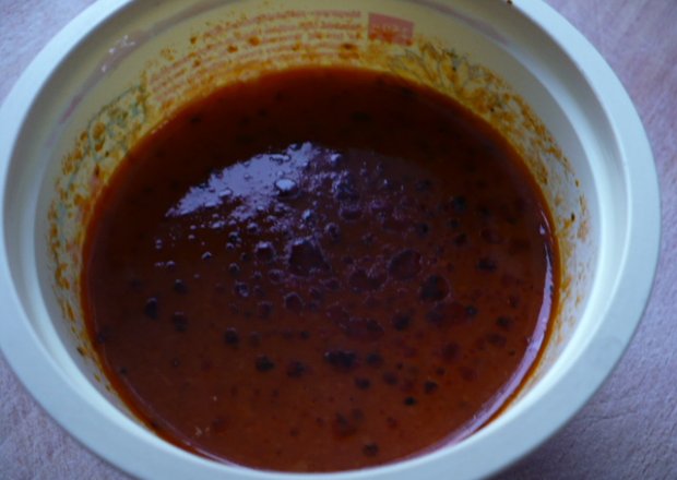 Fotografia przedstawiająca sos pomidorowy z czosnkiem