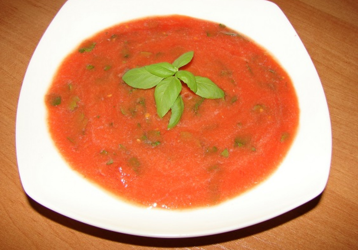 sos pomidorowy z czosnkiem foto