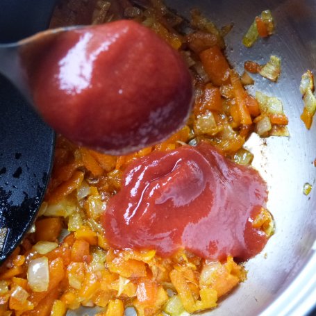 Krok 4 - Sos pomidorowy z dynią  foto
