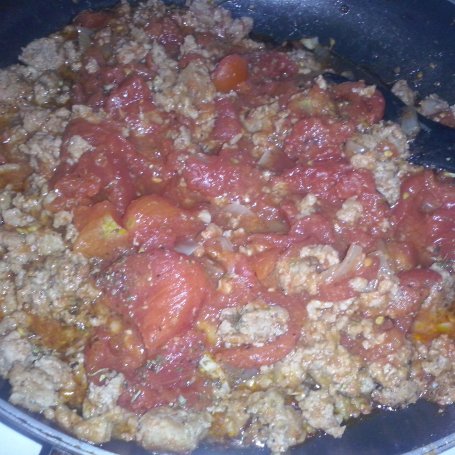 Krok 4 - Sos pomidorowy z mięsem mielonym foto