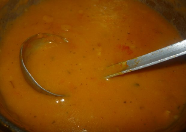 Fotografia przedstawiająca Sos pomidorowy z mięsem
