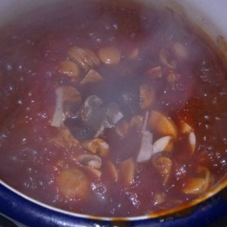 Krok 4 - sos pomidorowy z parówkami foto