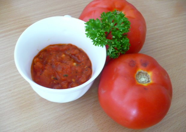 Fotografia przedstawiająca Sos pomidorowy z pieprzem cayenne