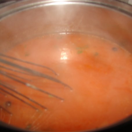 Krok 10 - Sos pomidorowy z pietruszką foto