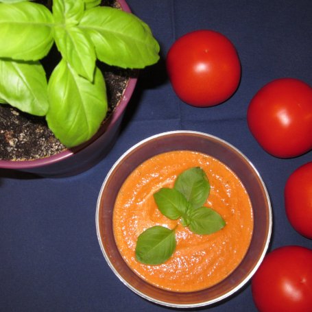 Krok 4 - Sos pomidorowy ze świeżą bazylią foto