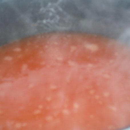 Krok 1 - Sos pomidorowy ze świeżą bazylią foto