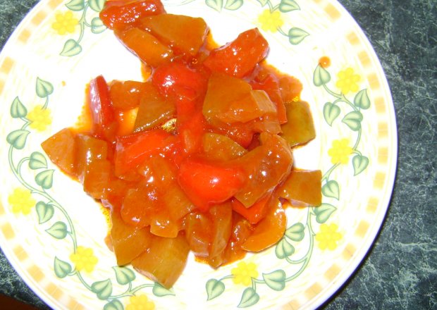 Fotografia przedstawiająca sos słodko -kwaśny do słoiczków