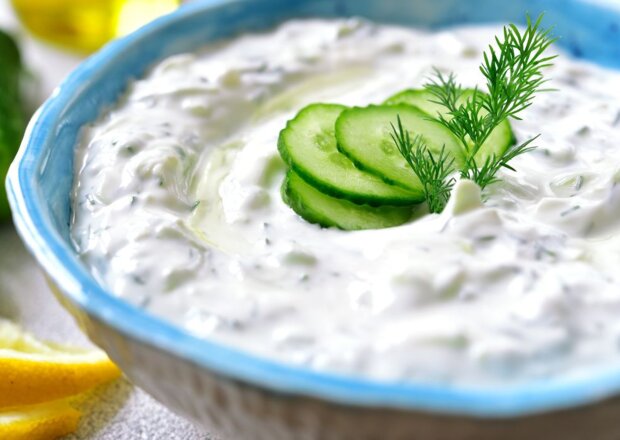 Fotografia przedstawiająca Sos tzatziki - idealny do grilla