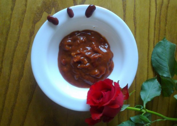 Fotografia przedstawiająca Sos z czerwoną fasolką i chilli