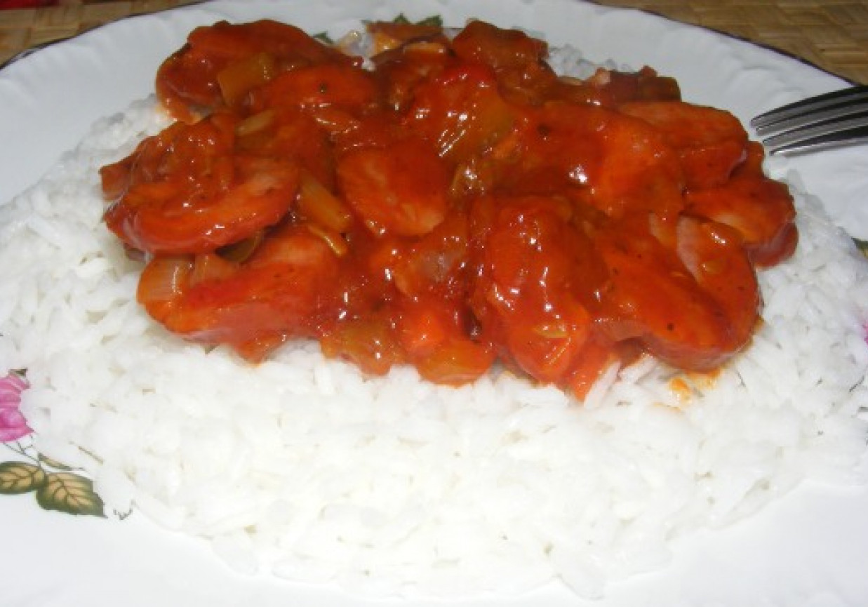 sos z kiełbaską do ryżu foto