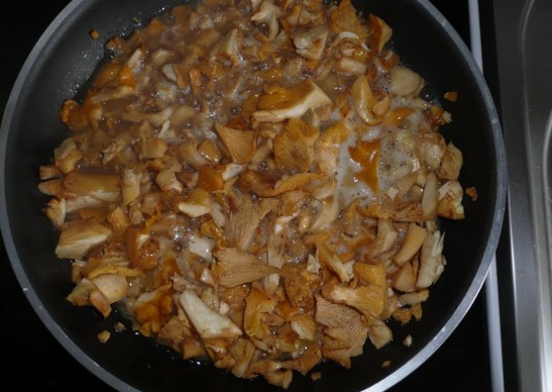 Fotografia przedstawiająca sos z kurkami