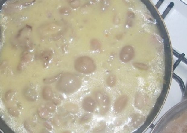 Fotografia przedstawiająca sos z maślaków