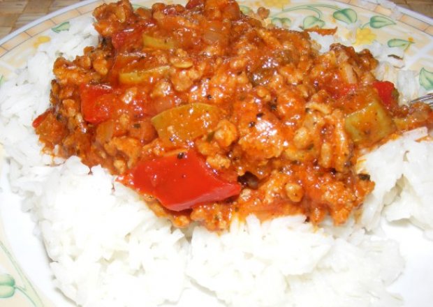 Fotografia przedstawiająca Sos z mięsem mielonym do ryżu