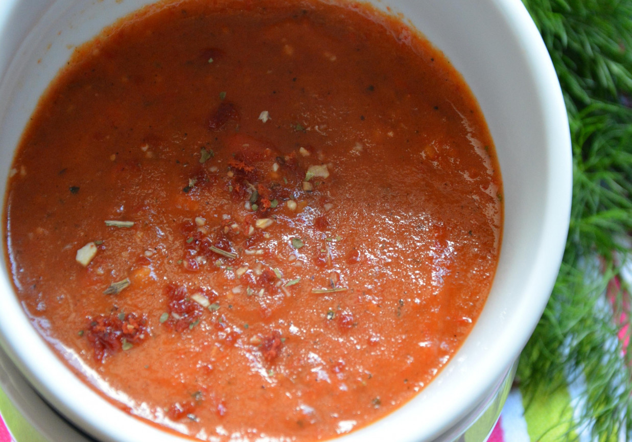 Sos z pieczonej papryki i pomidorów do mięs foto