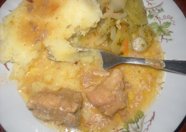 Fotografia przedstawiająca Sos z wołowiny z ziemniakami