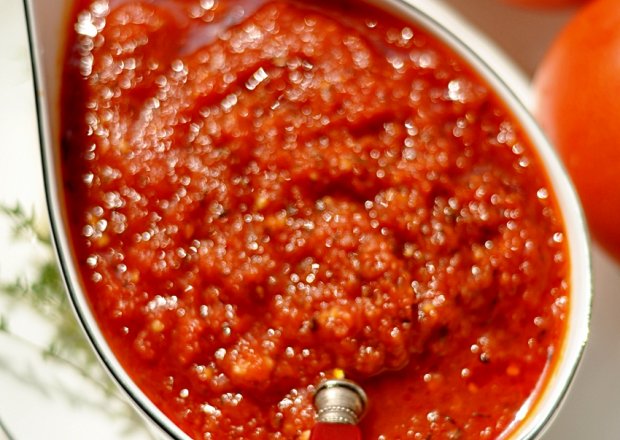 Fotografia przedstawiająca Sos ze świeżych pomidorów do makaronu
