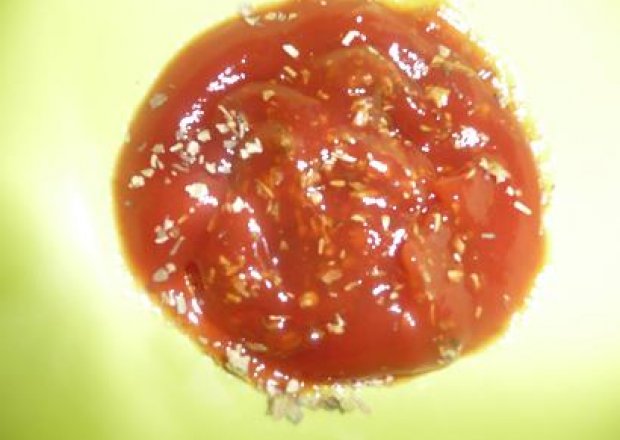 Fotografia przedstawiająca sos ziolowo-pomidorowy
