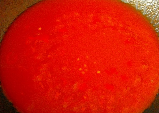 Fotografia przedstawiająca Sosik pomidorowo-paprykowy na ostro
