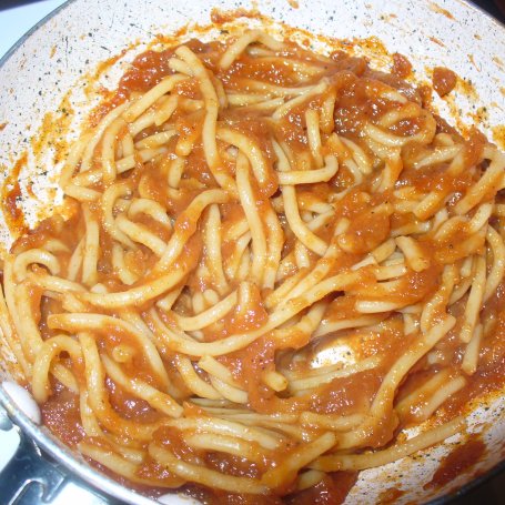 Krok 5 - Spagetti   pełnoziarniste z sosem foto