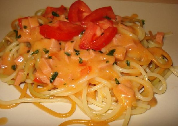 Fotografia przedstawiająca Spagetti w kremowym sosie z mascarpone