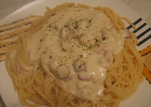 Fotografia przedstawiająca Spagetti w sosie serowo-śmietanowym