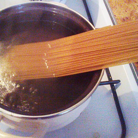 Krok 3 - Spagetti z brokułowym pesto foto