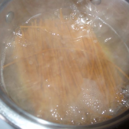 Krok 1 - Spagetti z cukinią i brokułem foto