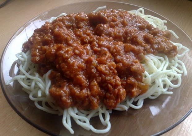 Fotografia przedstawiająca spagetti z miesem mielonym