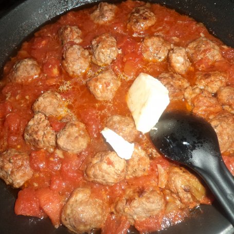 Krok 5 - Spagetti z mięsnymi kulkami i mini Mozzarelką :) foto