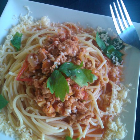 Krok 4 - Spagetti z parmezanem i lubczykiem foto