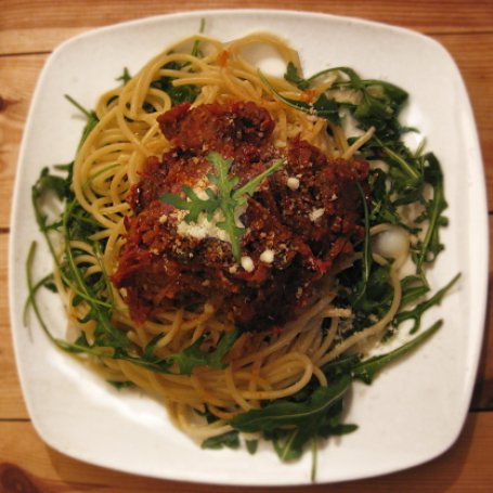 Krok 4 - Spagetti z parmezanowymi  klopsami foto