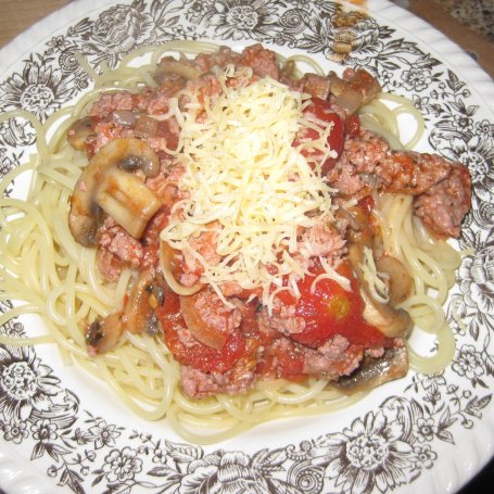 Krok 4 - spagetti z pieczarkami i mięsem mielonym foto