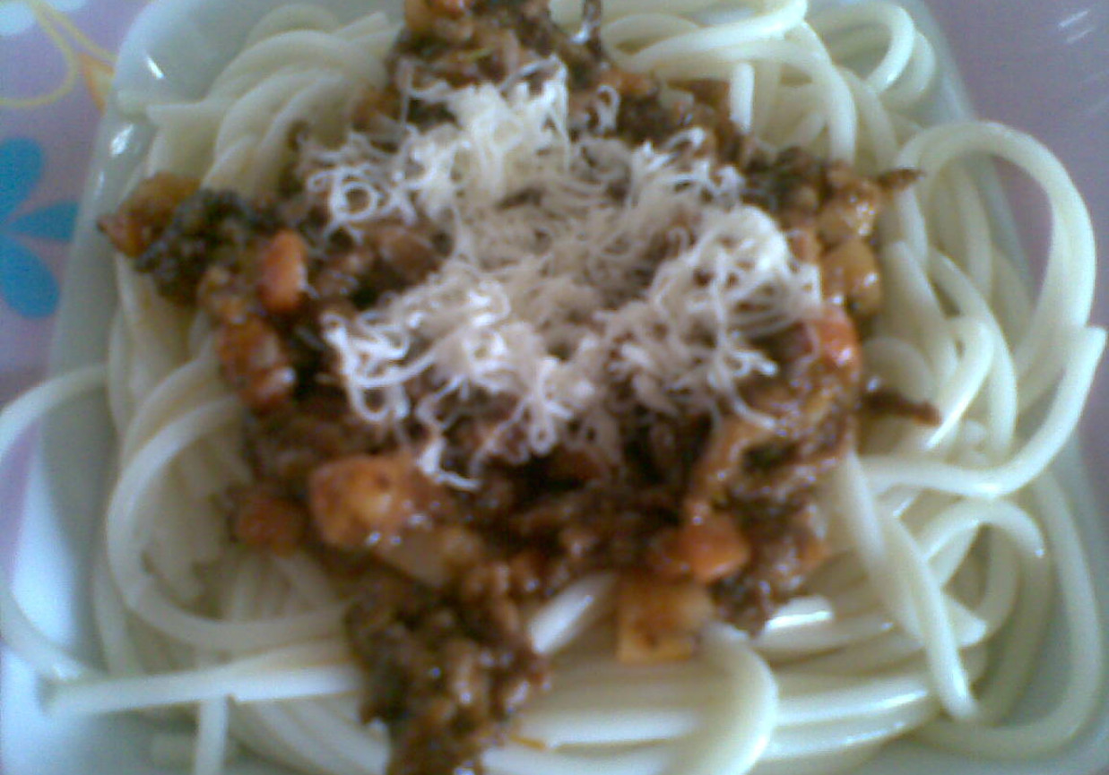 spagetti z pieczarkami po bolońsku foto