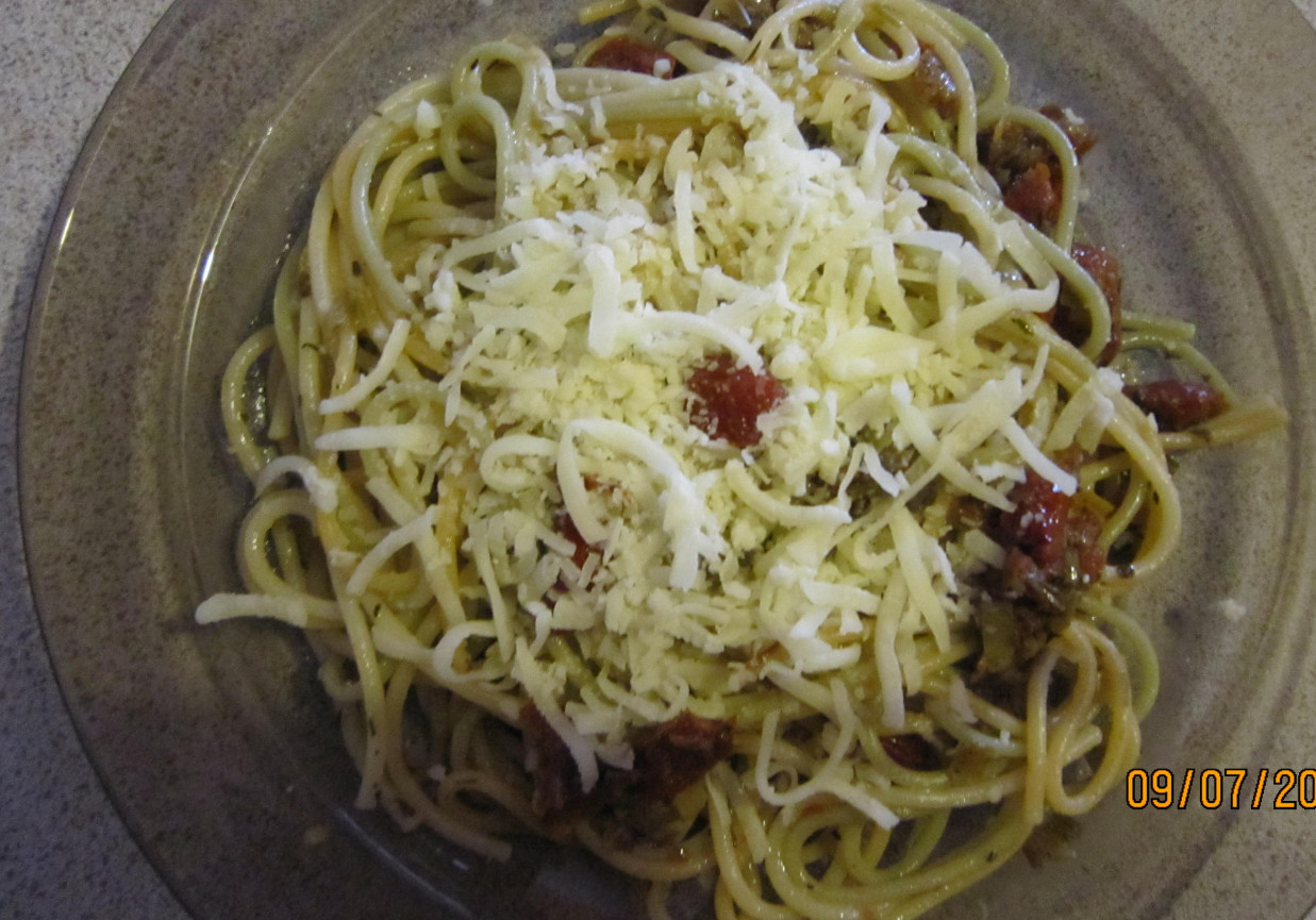 spagetti z porem i suszonymi pomidorami foto