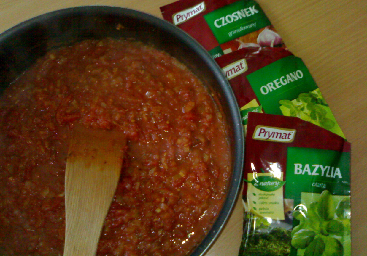 Spagetti z sosem pomidorowym foto
