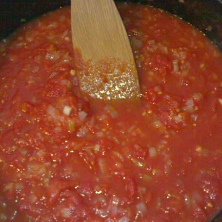 Krok 2 - Spagetti z sosem pomidorowym foto