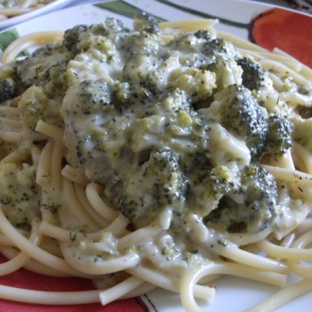 Krok 5 - Spagetti z sosem serowo - brokułowym foto