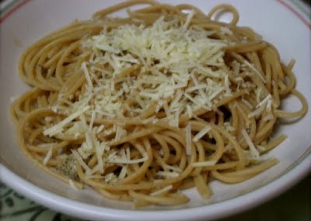 Fotografia przedstawiająca Spagetti z szynką i serem