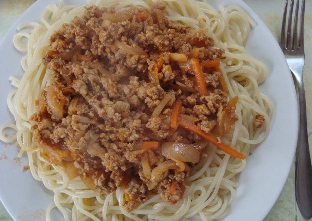 Fotografia przedstawiająca spagetti z wloszczyzną