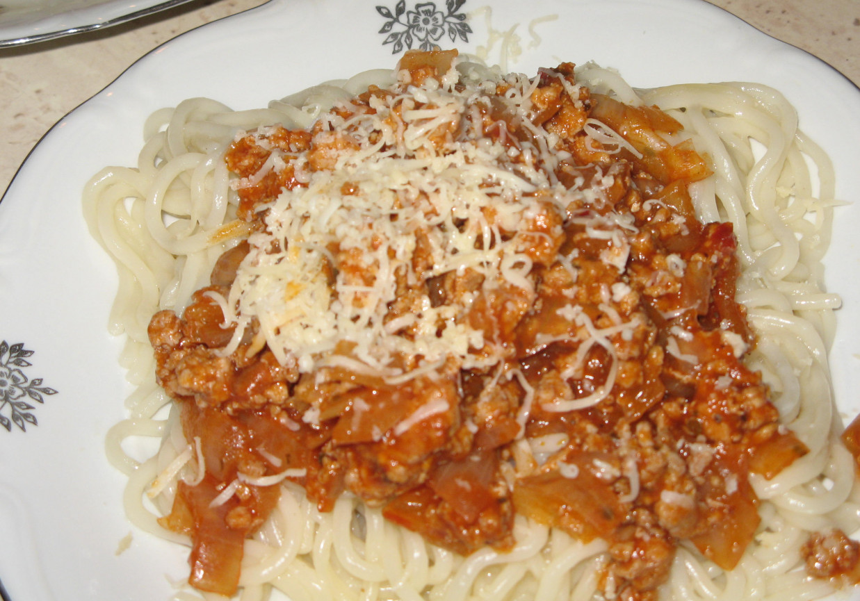 Spagetti z zółtym serem foto