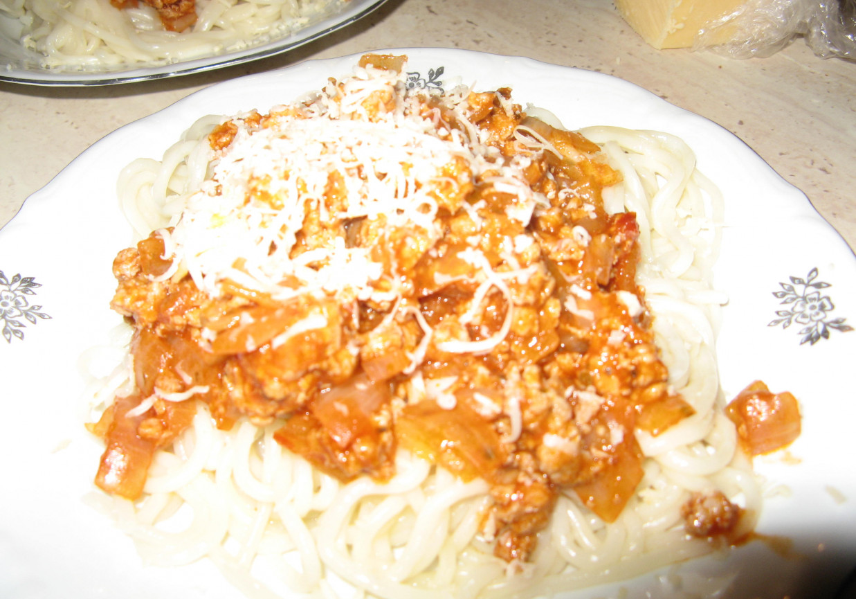 Spagetti z zółtym serem foto