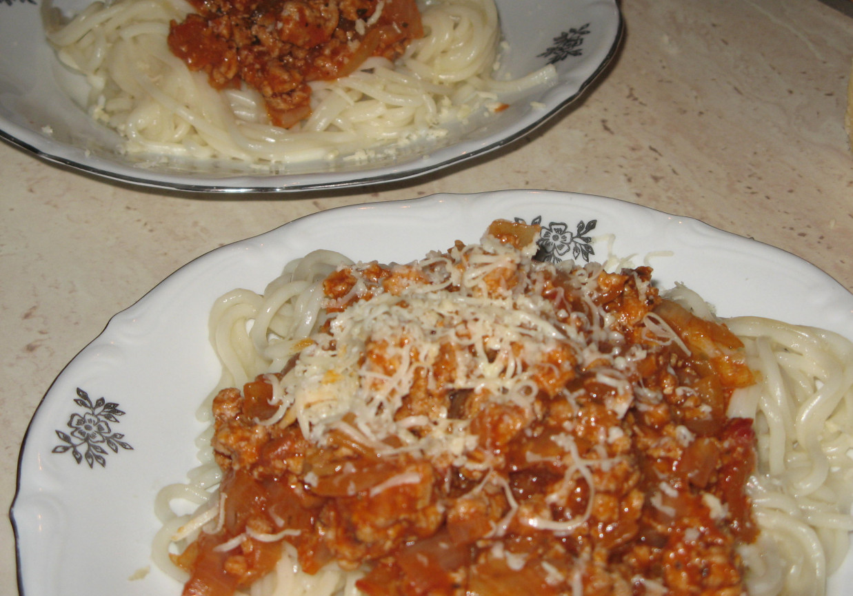 Spagetti z zółtym serem foto