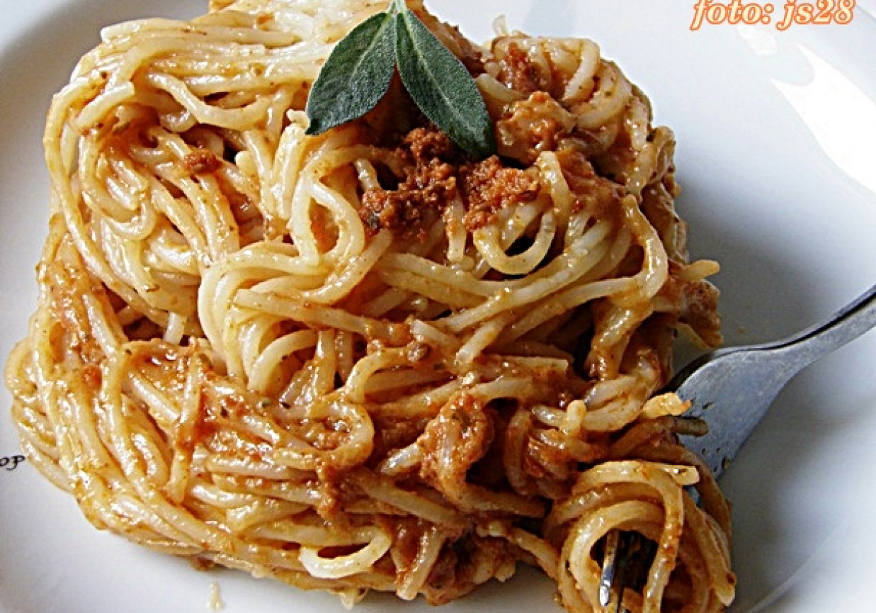 spaghetii z pesto rosso foto