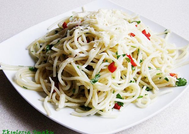 Fotografia przedstawiająca Spaghetti aglio olio e peperoncino