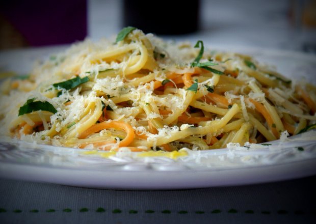 Fotografia przedstawiająca Spaghetti ai funghi e mascarpone