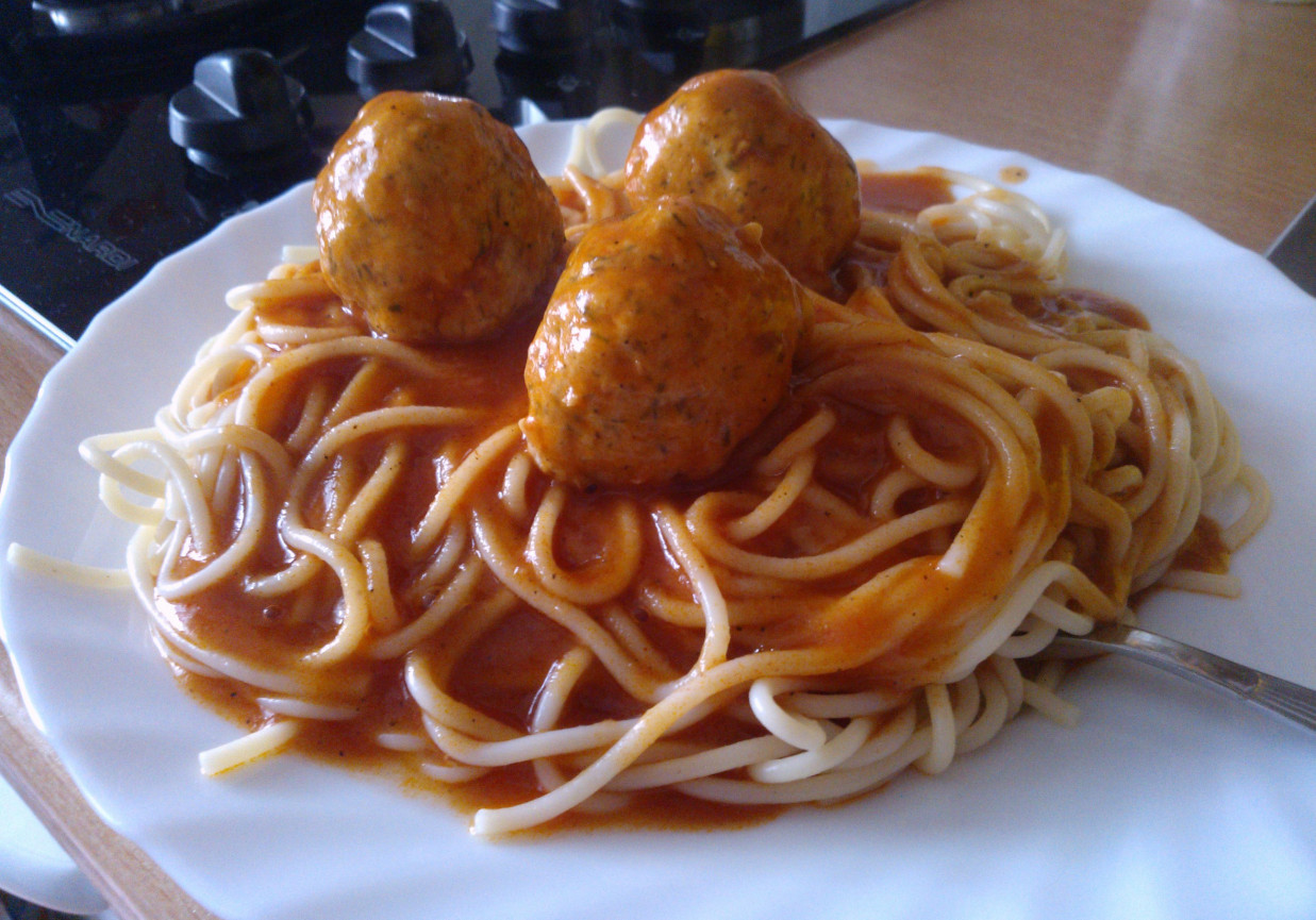 Spaghetti a'la zakochany kundel. foto