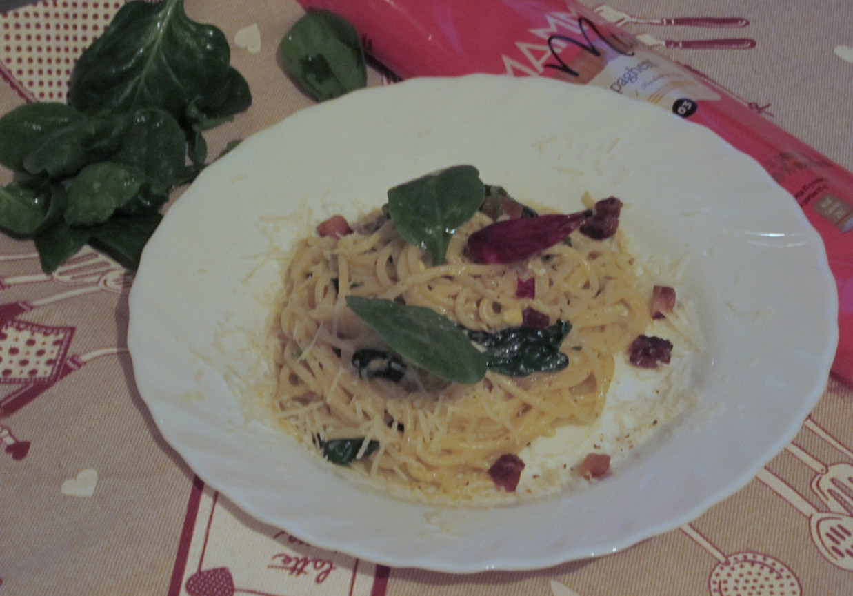 Spaghetti alla  carbonara ze szpinakiem foto