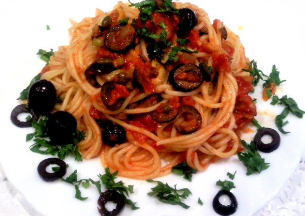 Fotografia przedstawiająca Spaghetti alla putanesca/moja wersja/